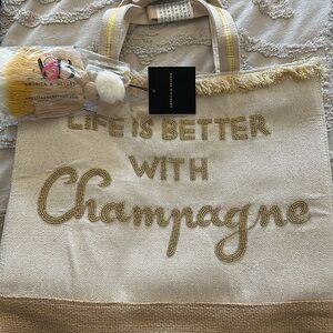 America and beyond tote NWT